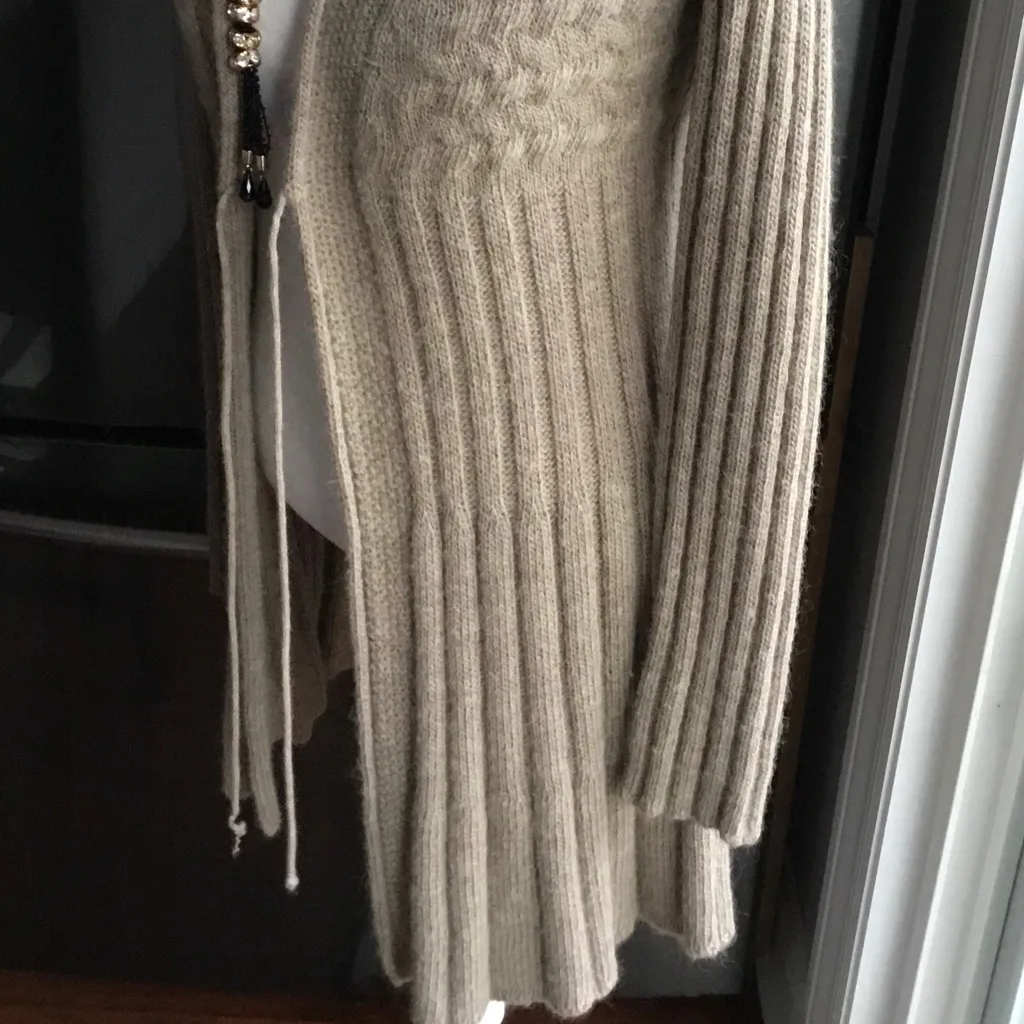 Soft knit Italian made sweater ⛅️🌥☀️ Tan Size M - Image 4