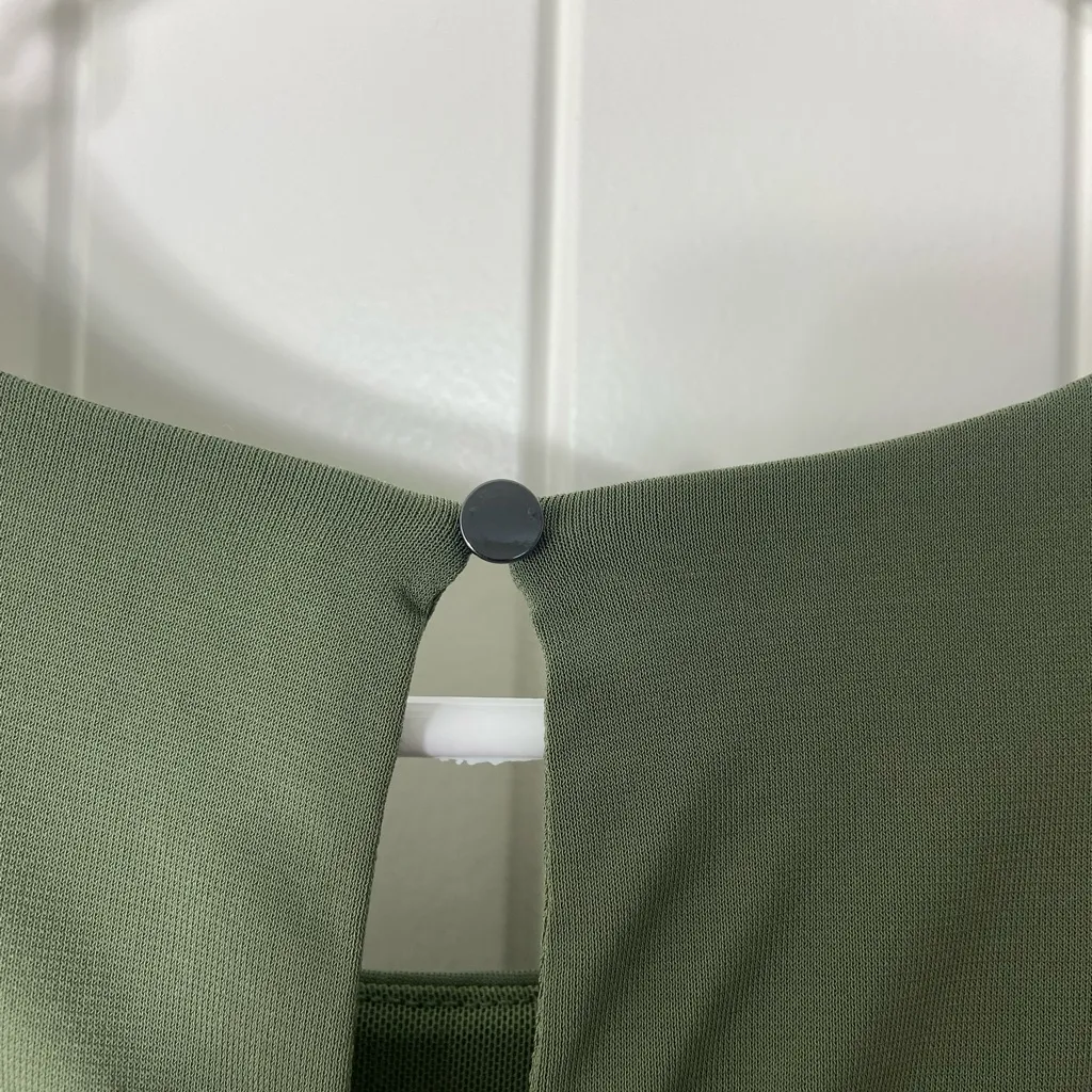 Banana Republic women’s dark olive green stretch ruffle layered blouse tank top‎ - Image 7