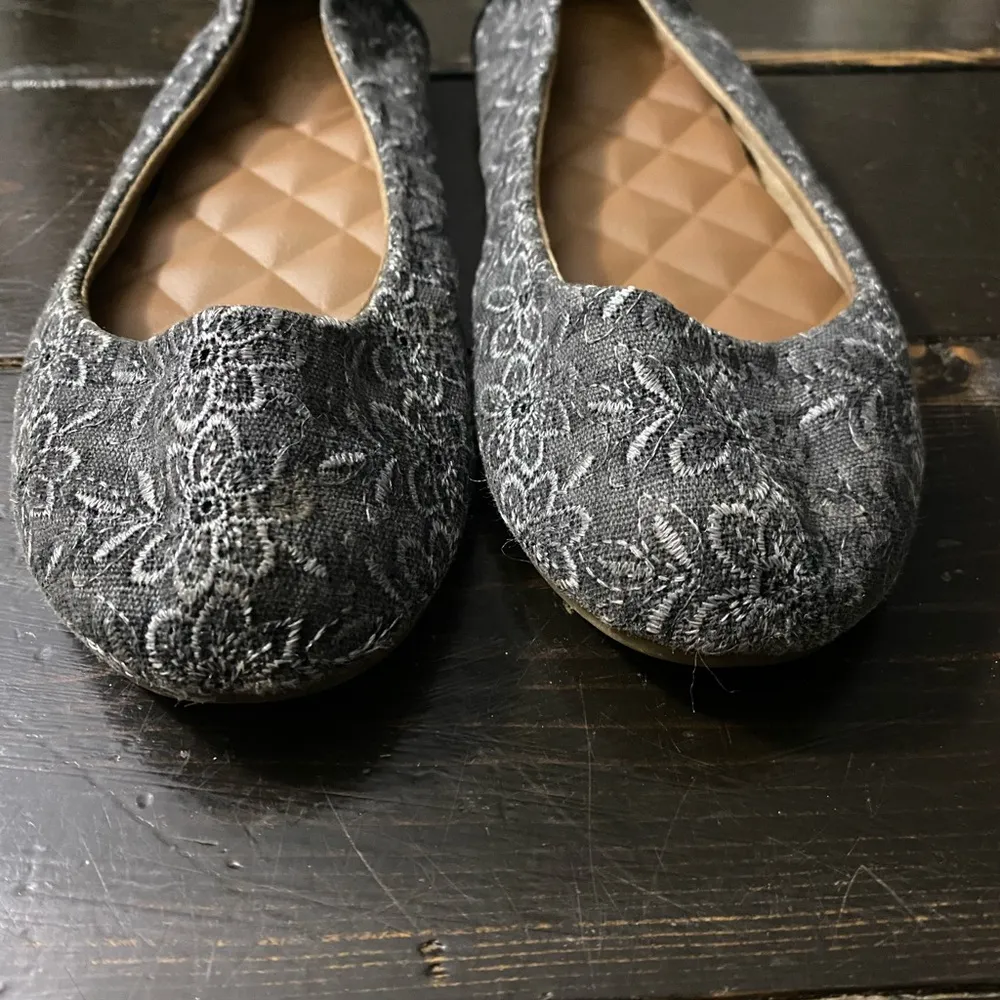 Gray with White Lace Overlay Ballet Flats - Image 4