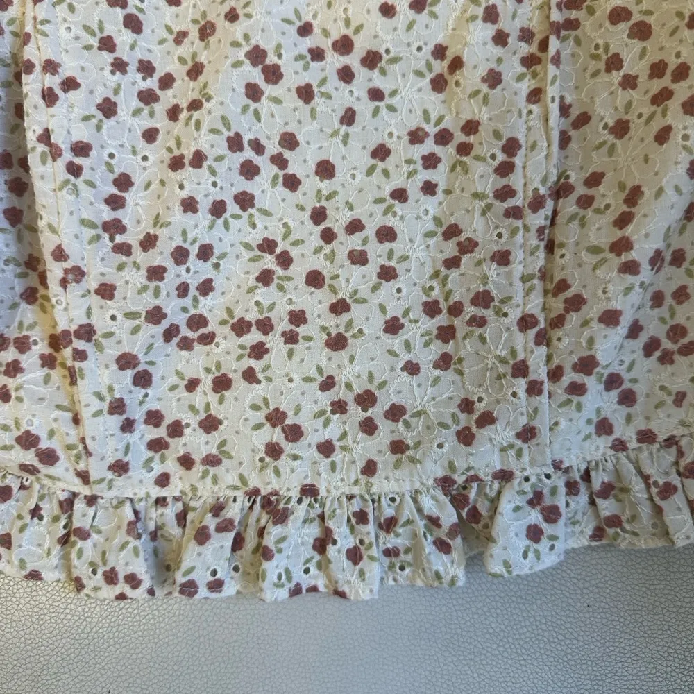 Altar’d State Cropped Floral Puff Sleeve Top Eyelet Lace Trim Shirt NWOT - Image 4