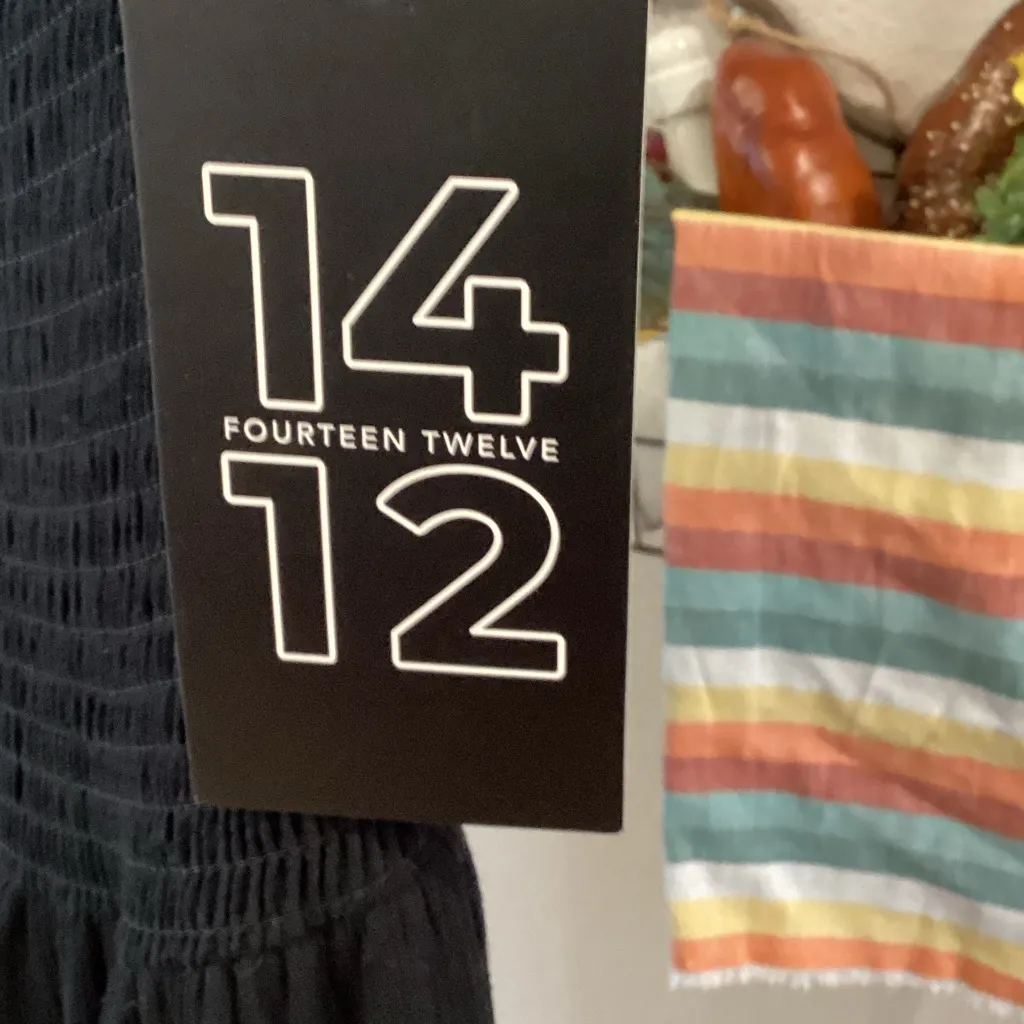 Chic Strapless black wide leg smocked Jumpsuit Size undefined - Image 4