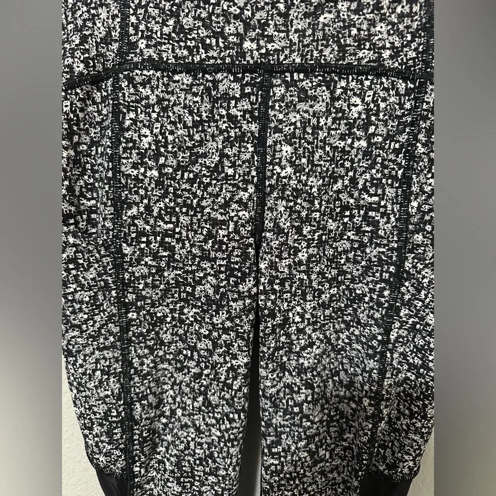 Lululemon athetica rare leggings size 2 no signs of wear in great condition - Image 4