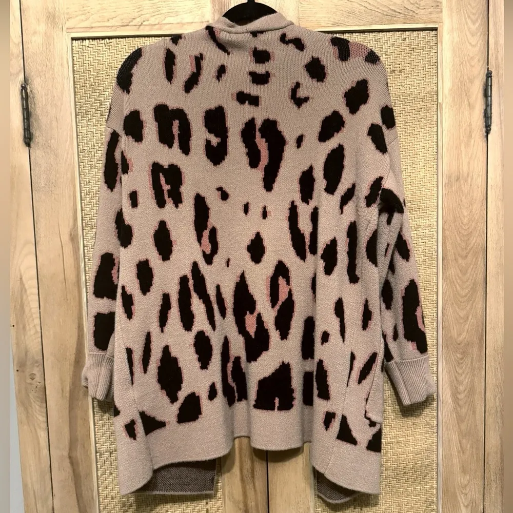 Oversized Leopard Cheetah Cardigan Pockets Size Large Super Soft Teacher Work Tan - Image 4