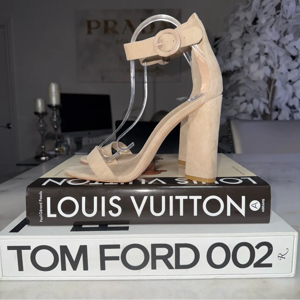 New Kendall + Kylie Giselle Nude Suede Ankle Strap Block Heel Sandals Womens 10 Tan - Image 4