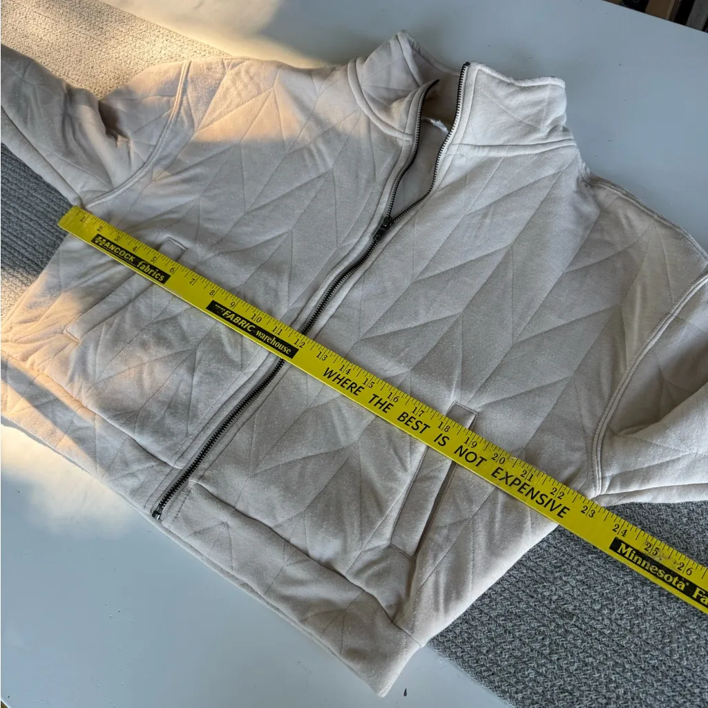Ivory Cream Quilted Cropped Jacket Size Medium - Image 5