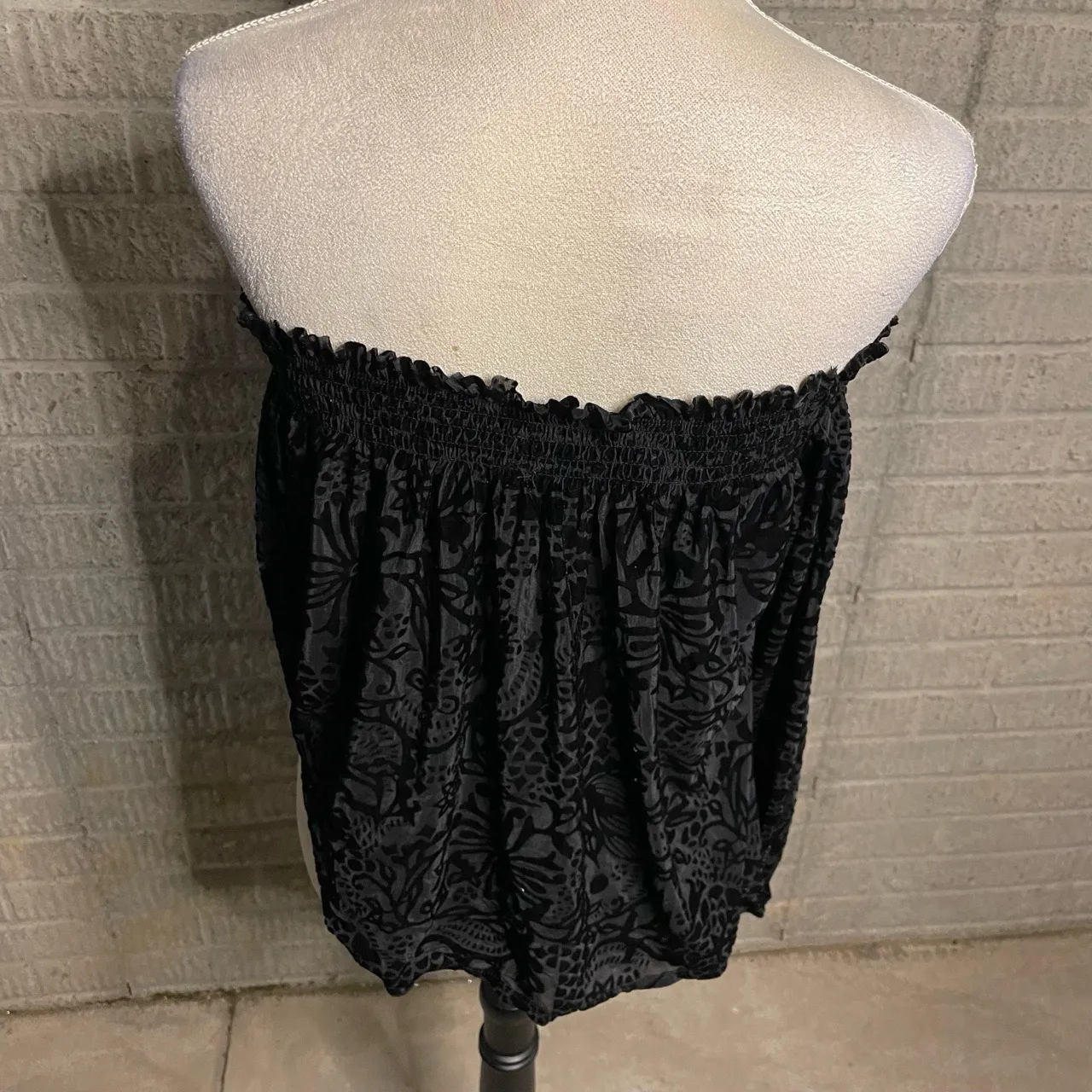 Free People‎ A Little Twist Black Velvet Floral Off The Shoulder Top Size Small - Image 4