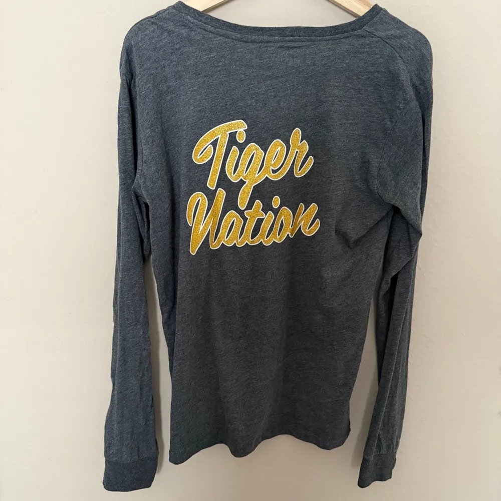 Brand New University Of Missouri Womens V-Neck Long Sleeve Top Large Tiger Logo - Image 2