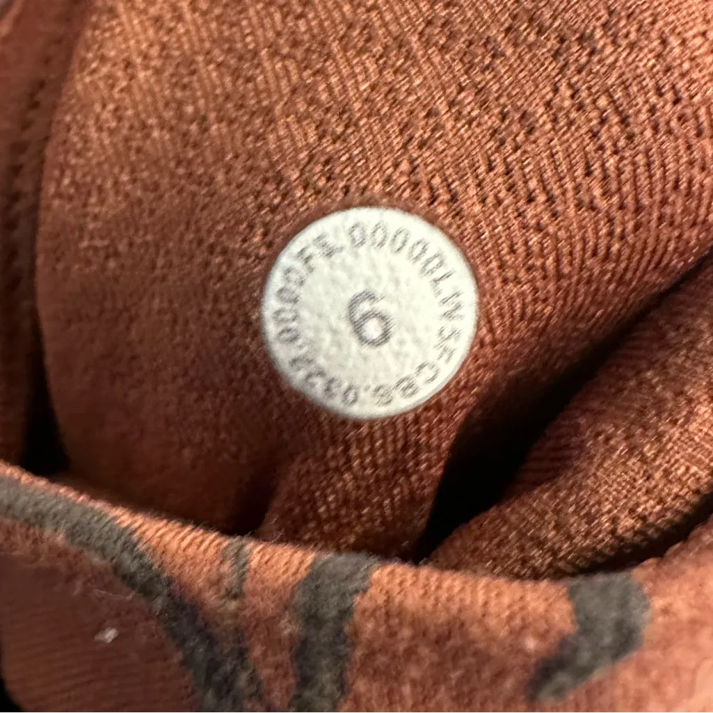 Lululemon Groove Super-High-Rise Split-Hem Flare Pant   Animal print size 6 - Image 5