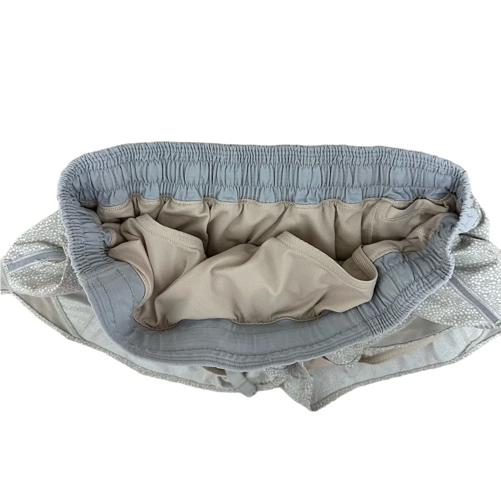 Lululemon Hotty Hot Shorts in Freckle Flower White Seal Grey/Seal Grey Size 10 - Image 11