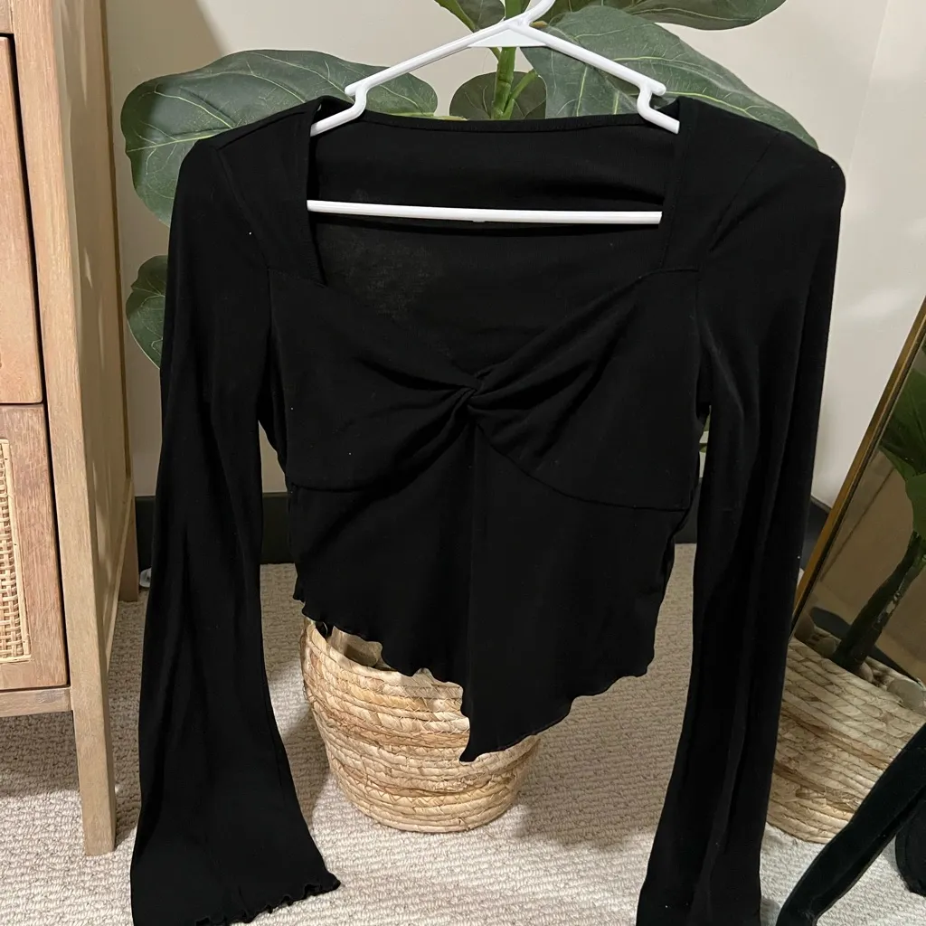 SHEIN Black Crop Top with Flared Sleeves - Image 3