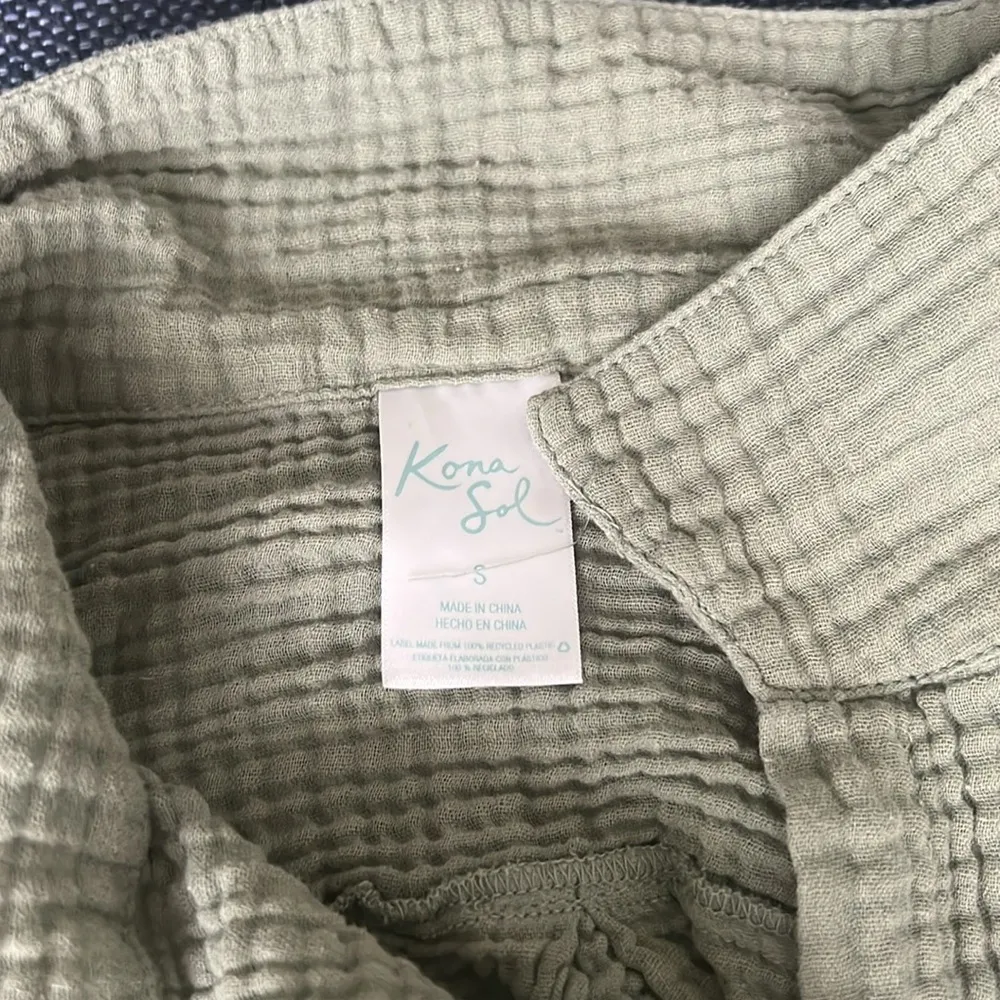 Kona Sol swim coverup shirt - Image 3