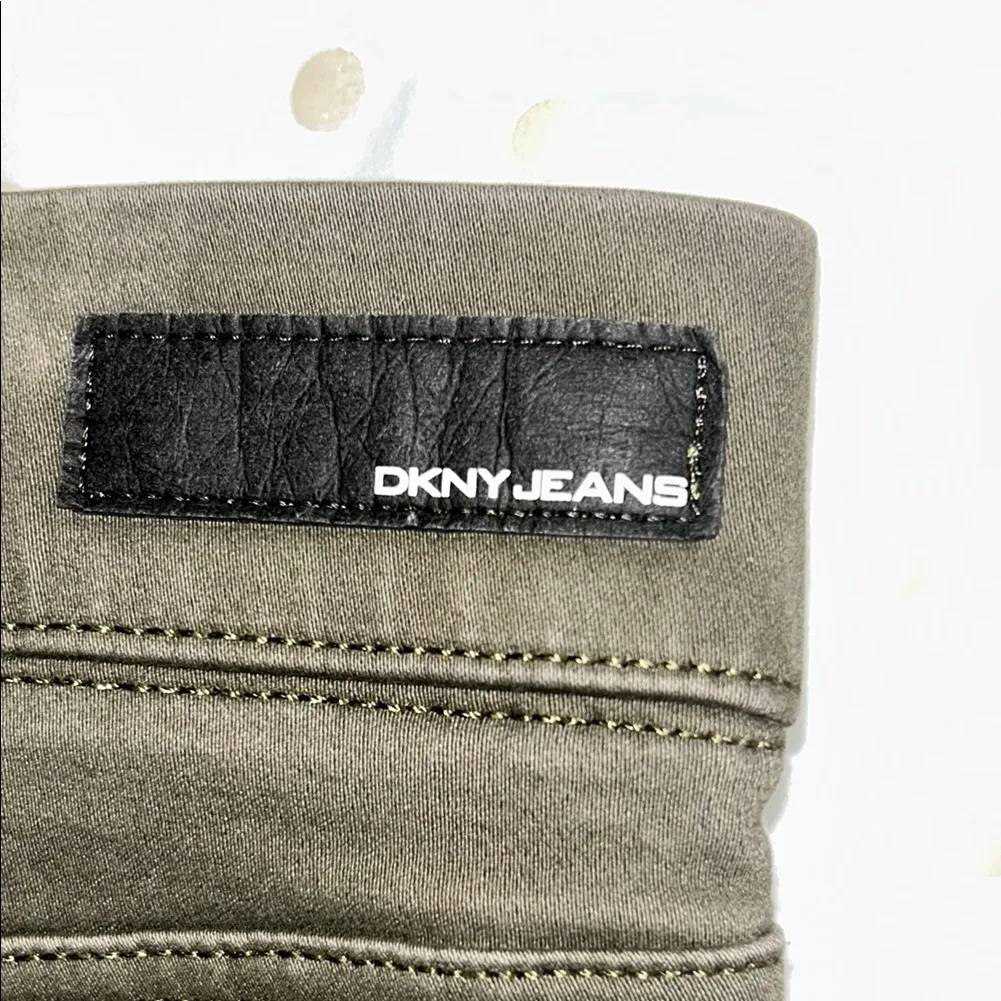 DKNY Khaki Women's Cargo Shorts Green Size L - Image 4