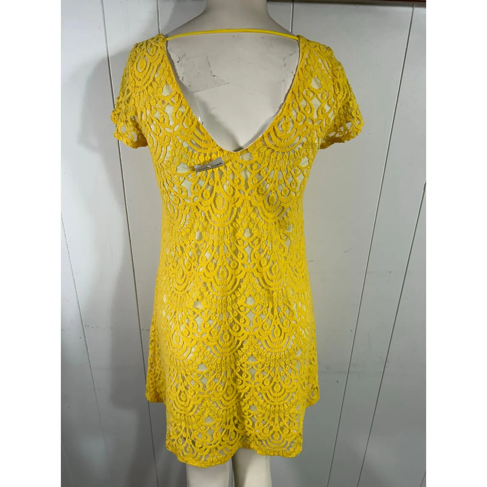 SOCIALITE yellow lace shift mini dress NWT  in size S. From Nordstrom rack. - Image 2