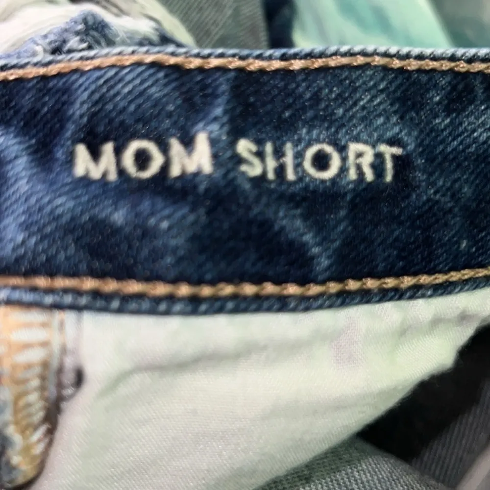 American Eagle distressed Jean Mom shorts - Image 5