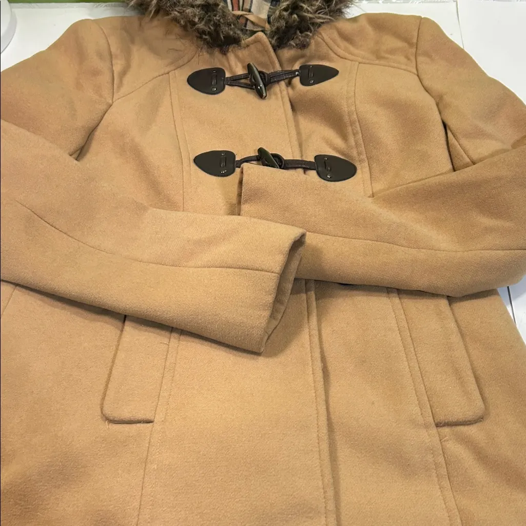 Forever 21 Camel Coat with Faux Fur Trim - Image 7