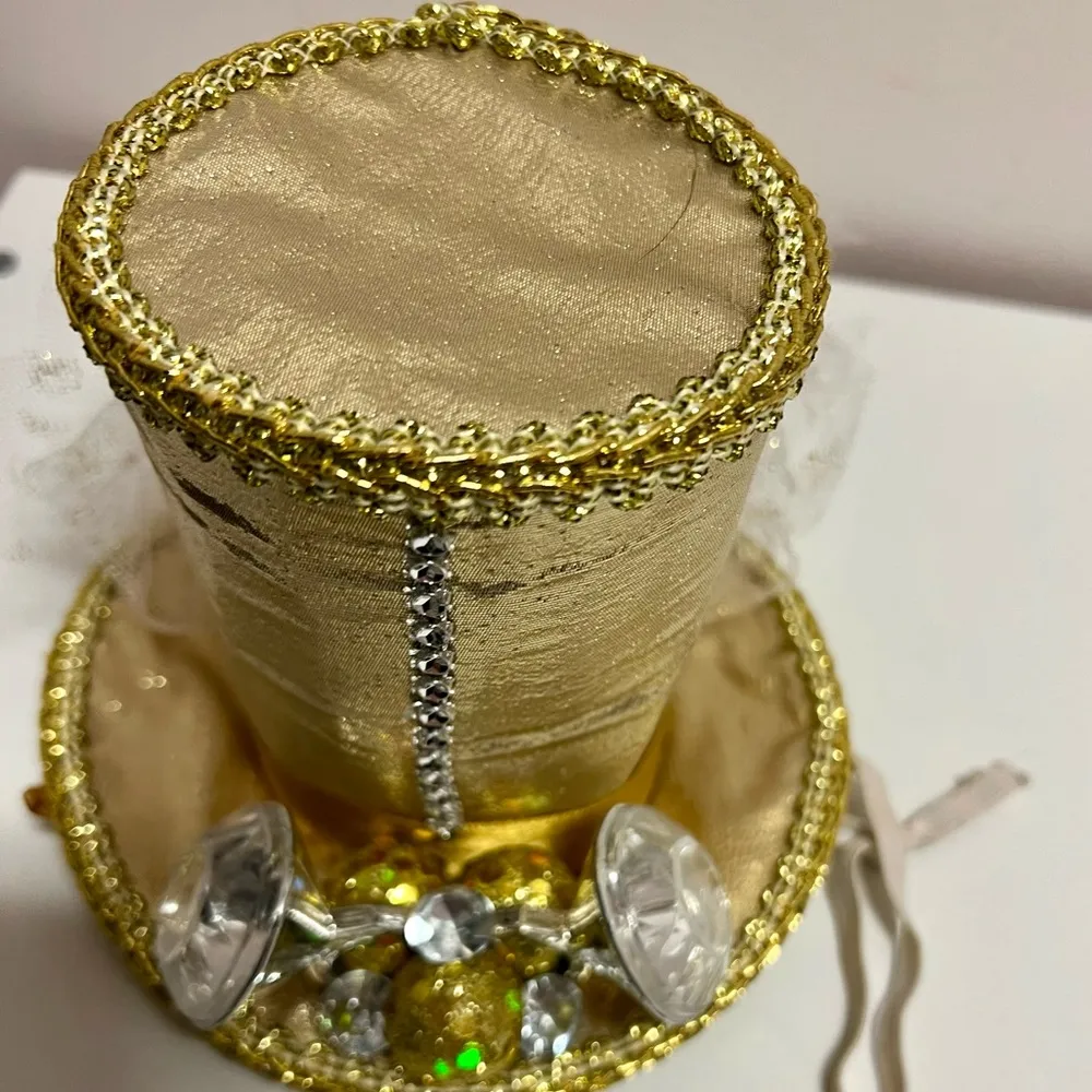 Gold fascinator top hat - Image 2