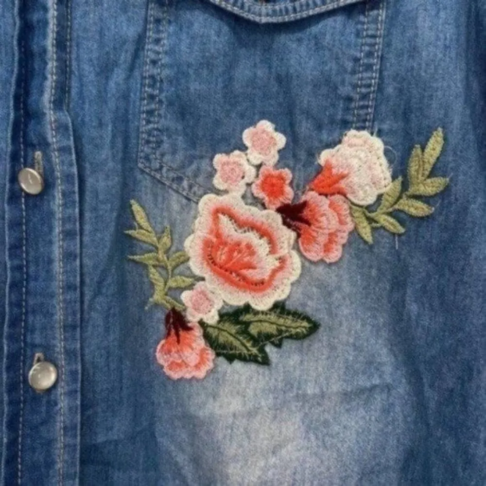 Lumiere Denim Embroidered Pearl Snap Button Down Shirt Western Cowgirl Blue - Image 5