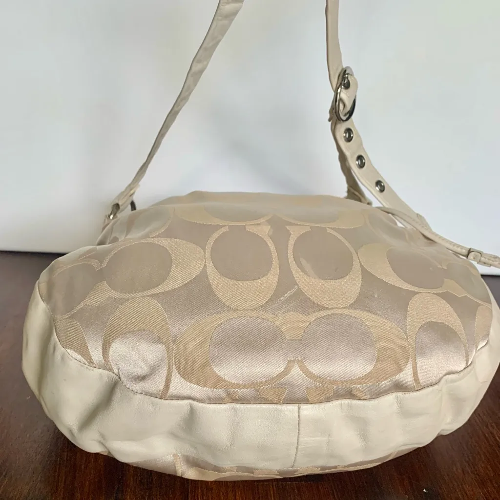 COACH ALI SIGNATURE SATEEN HOBO - Image 5