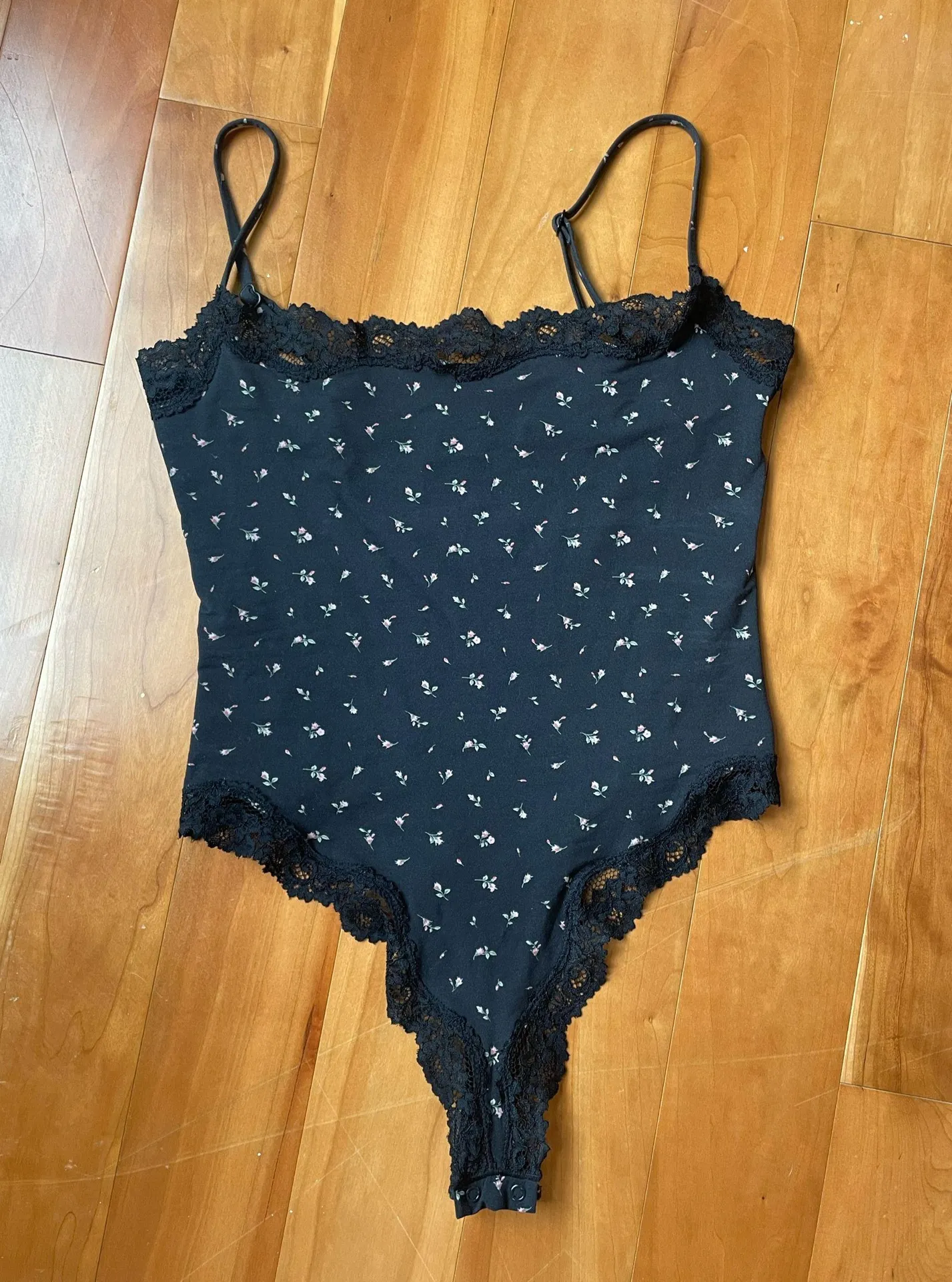 SKIMS Fits Everybody Lace Bodysuit - Limited Edition Onyx Rosebud - Image 1