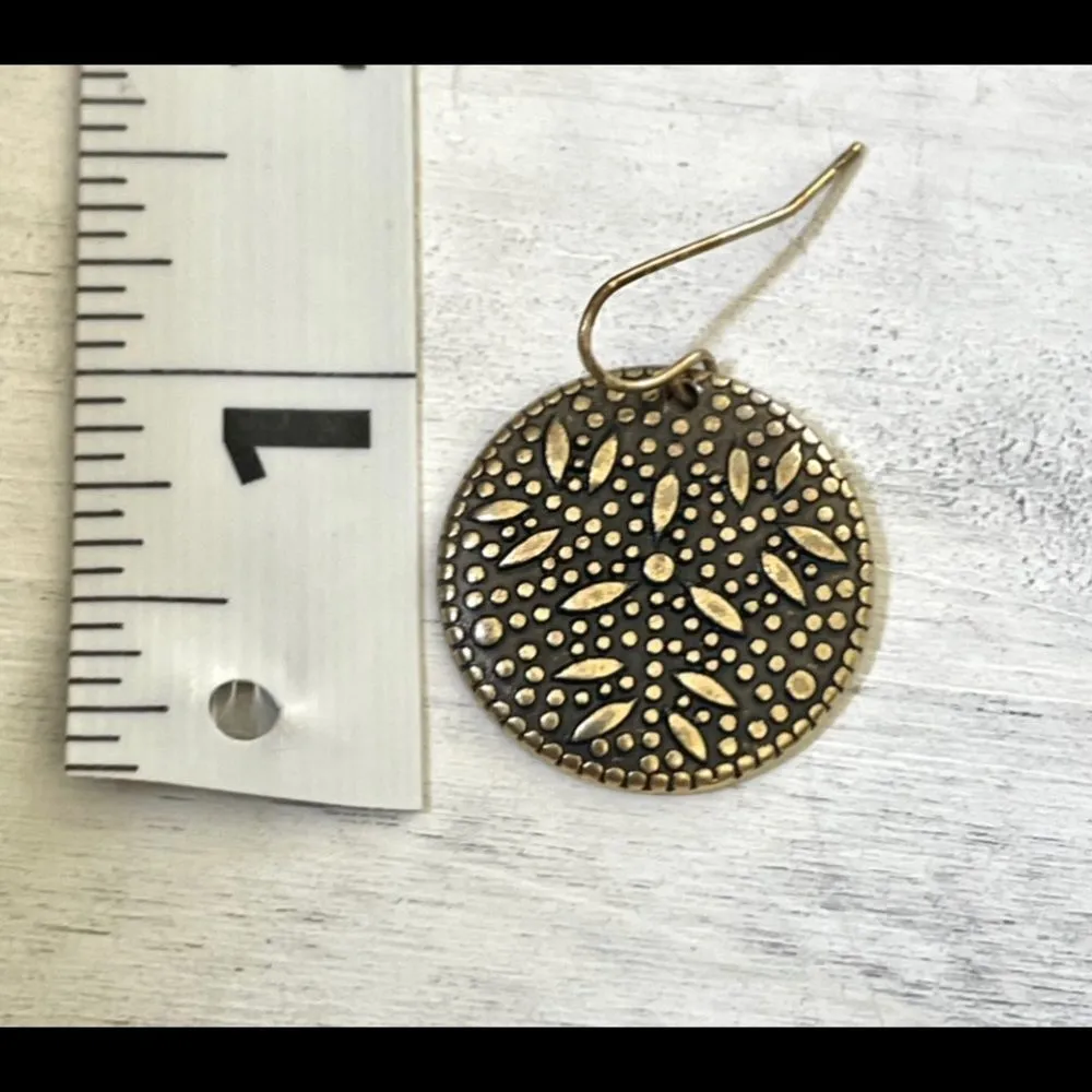 Brass colored fish hook disc earrings - Image 2