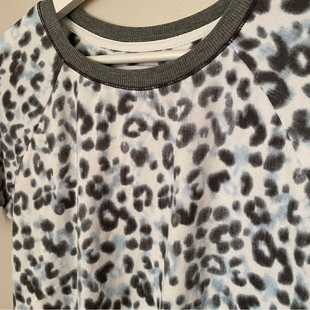 Kensie Top Tee Shirt Short Sleeve Leopard Print Soft White Gray Blue Crewneck - Image 2