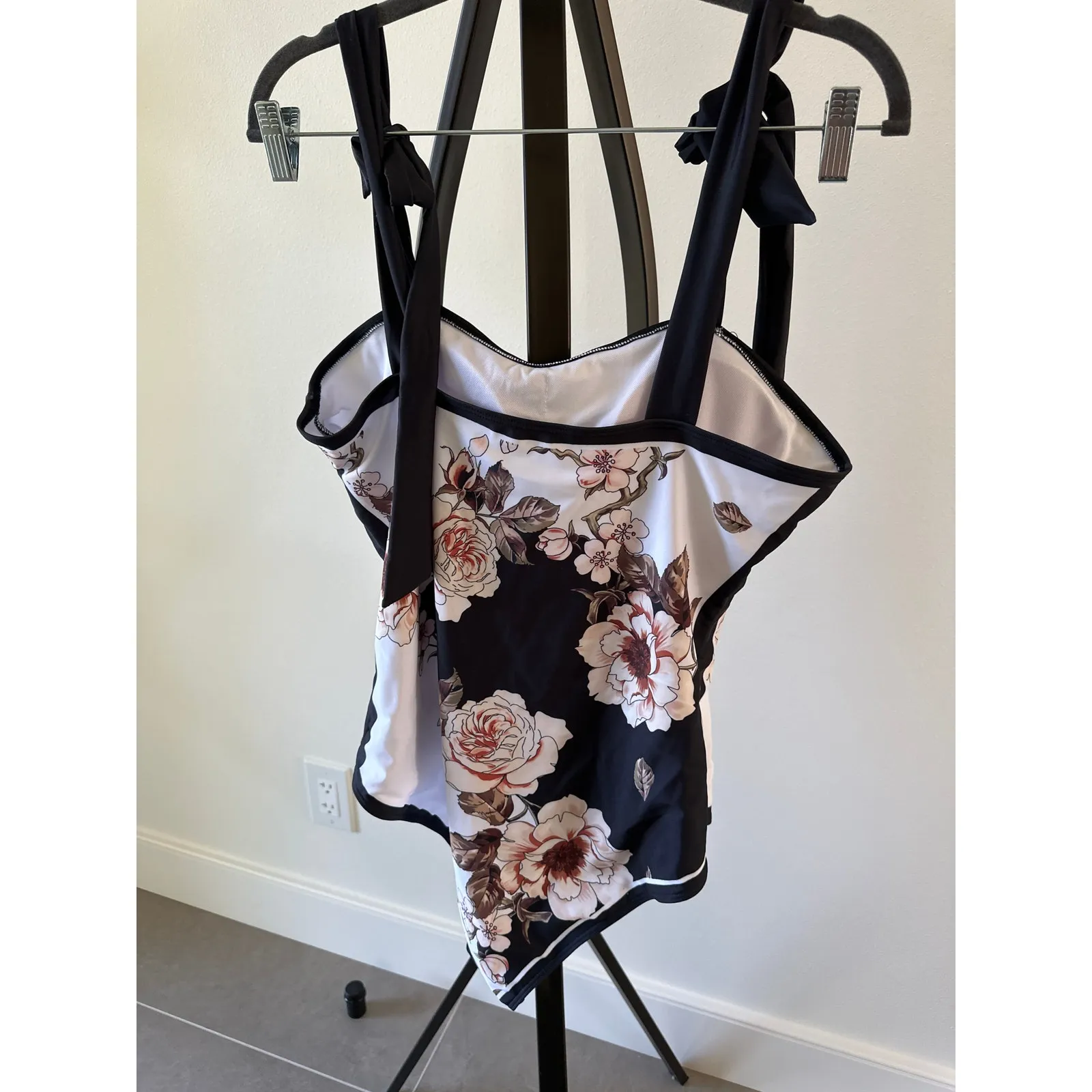 New Sexy Swimsuit with Sarong XL Black White Pink Floral High Cut - Image 4