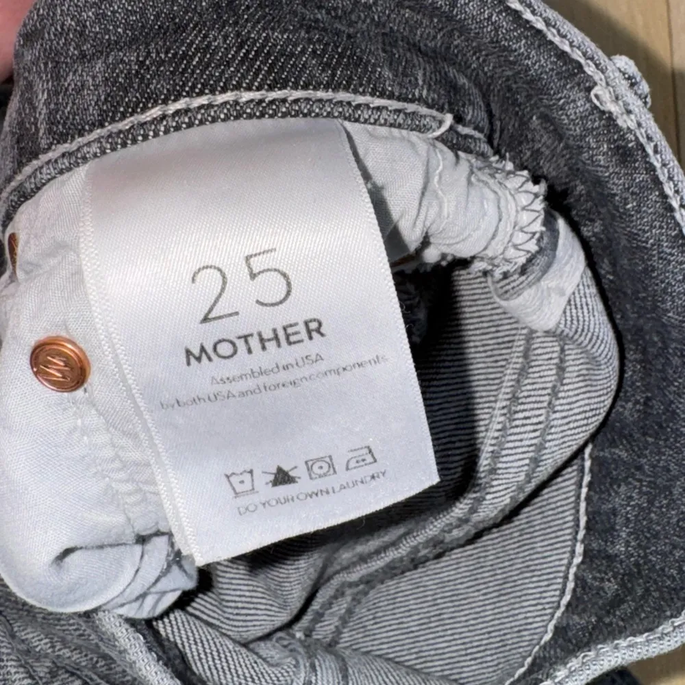 MOTHER The Swooner Ankle Chew Scene Of The Crime Jeans Gray Distressed Size 25 - Image 5