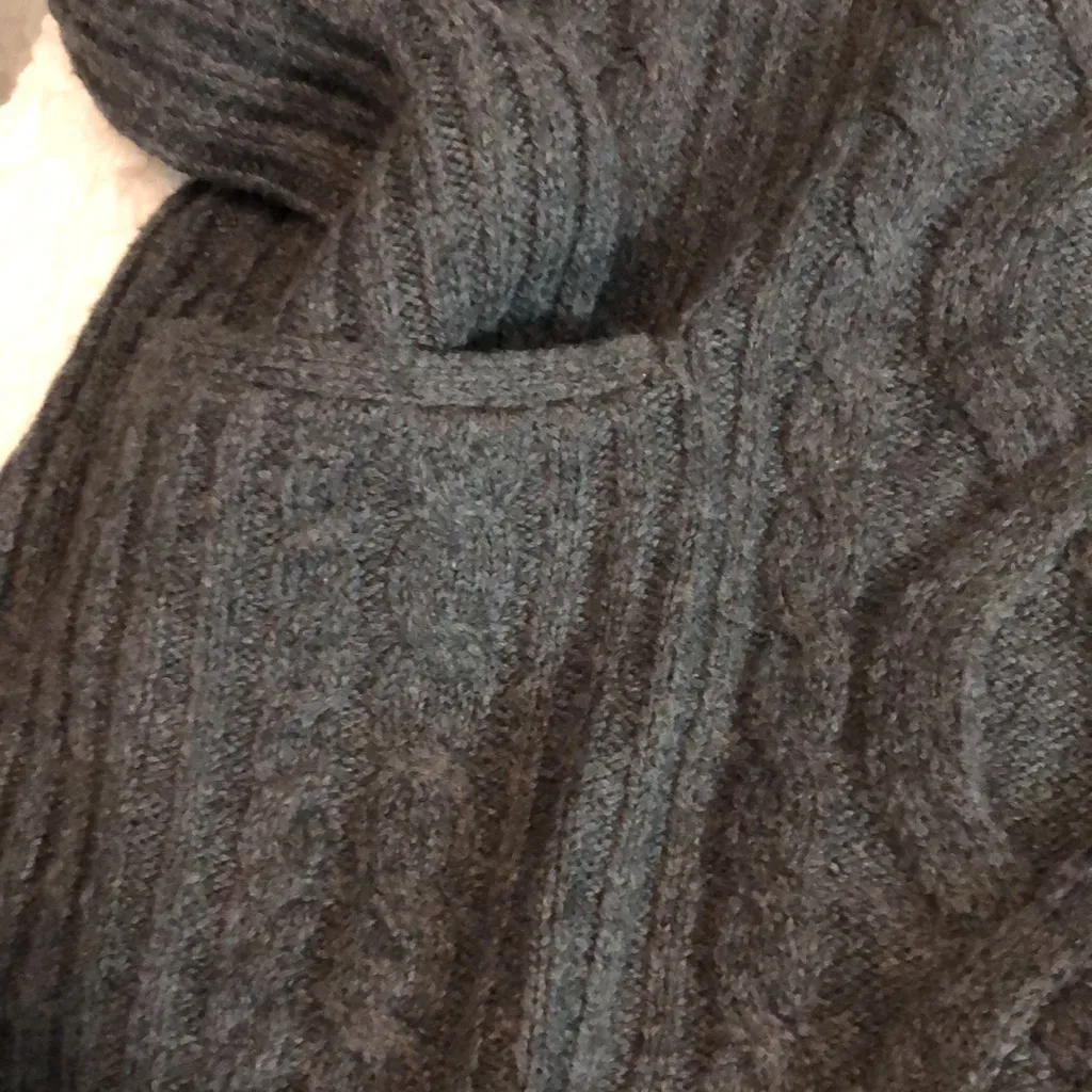 Abercrombie and Fitch cable knit turtleneck - Image 4