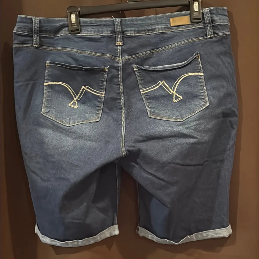 YMI Blue Jean Bermuda Shorts Relaxed Cuffed Style, Size 16 - Image 3