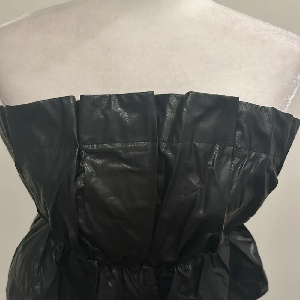 NWOT TCEC Black Faux Leather Strapless Top Sz L - Image 4