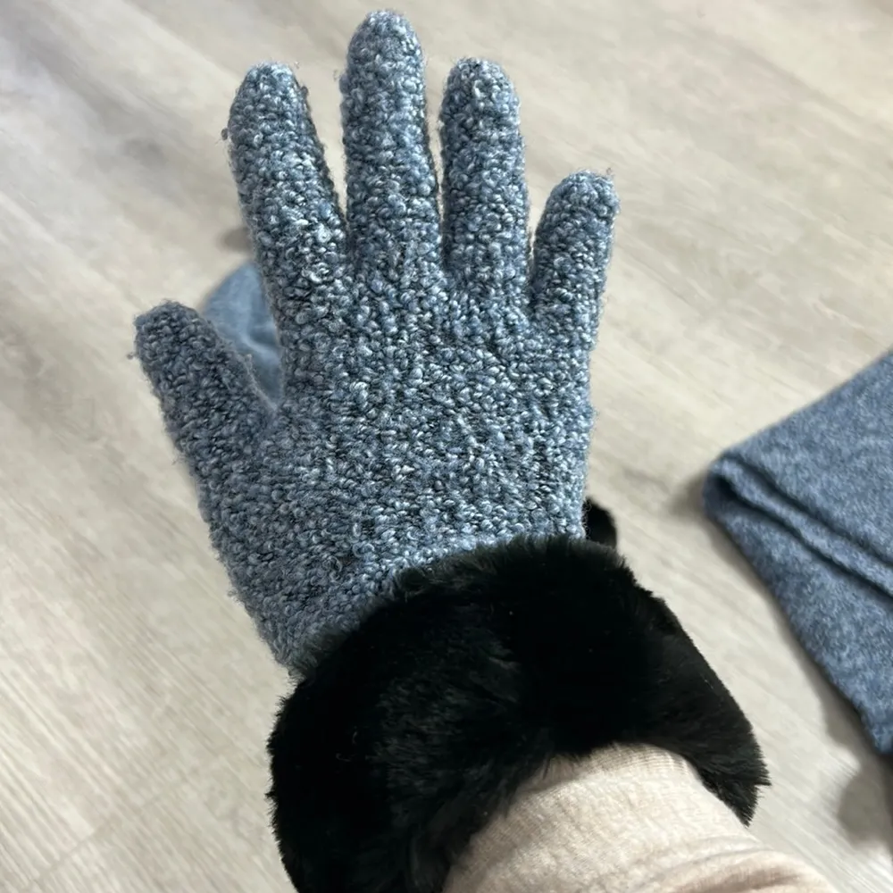 Nordstrom 3 piece wool cashmere blend boucle faux fur scarf hat and gloves - Image 6