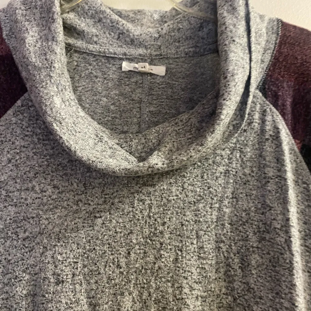 Maurices Womens Longsleeve Knit Top Long Sleeve Shirt M 46” Gray Plaid Sleeves - Image 4