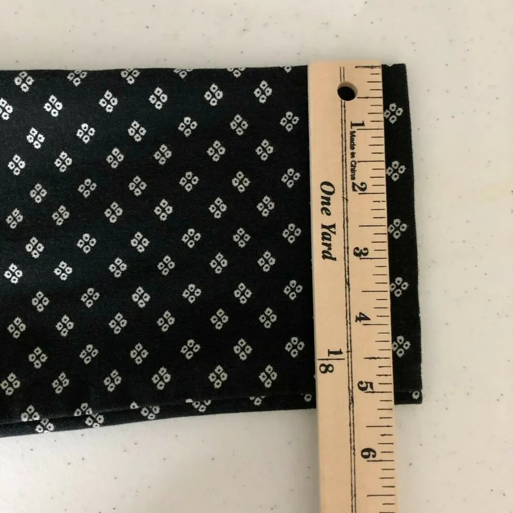 Old Navy Womens Pixie Pants Mid Rise Secret Slim Pockets Geometric Black White 4 - Image 9