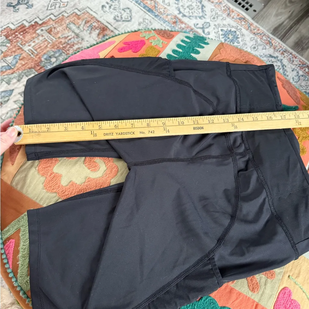 REI Women's Midnight Black Bike Shorts size Medium - Image 4