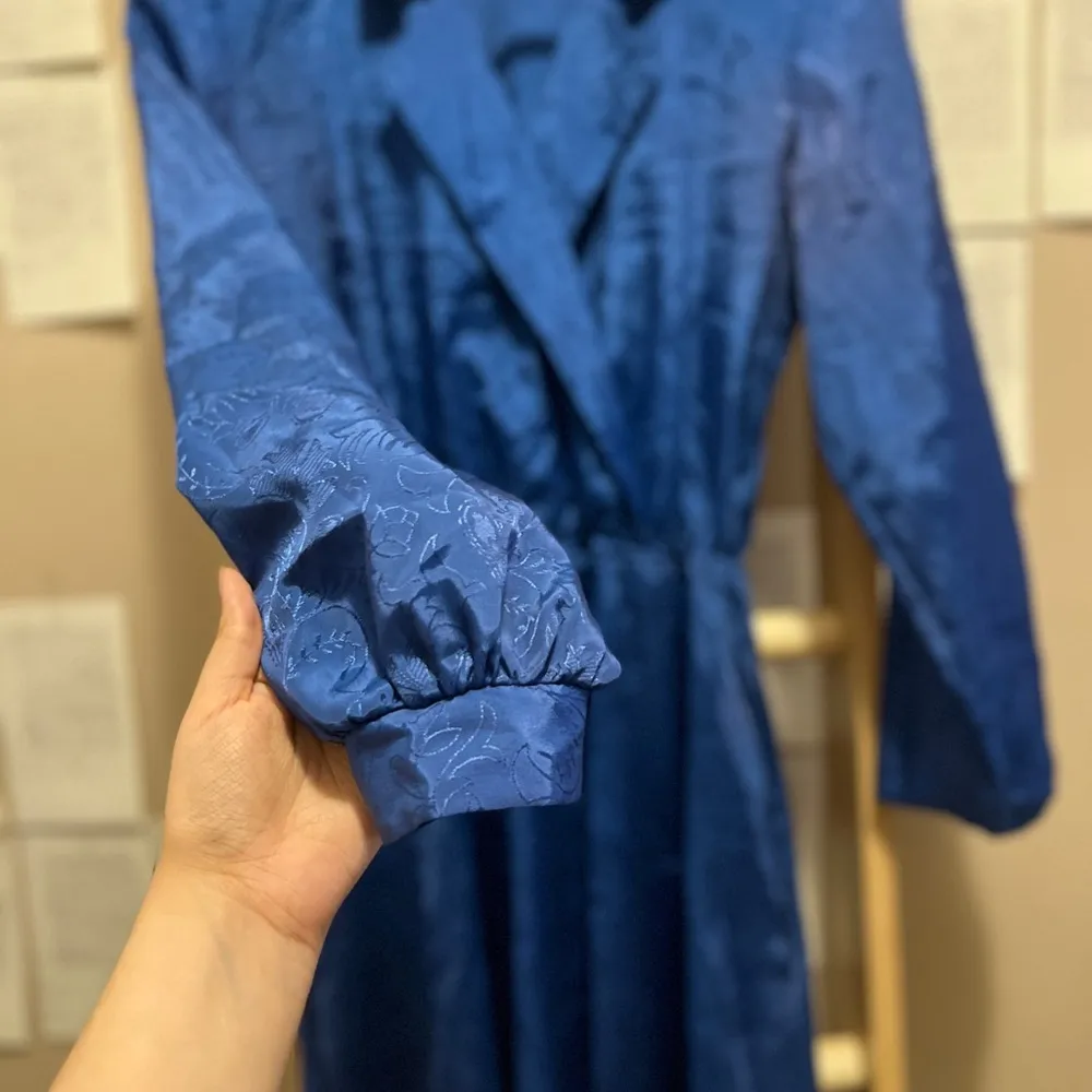 Long Sleeve Blue Dress with Shiny Flower Patterns and Shoulder Pads Made In USA Size 10 - Image 6