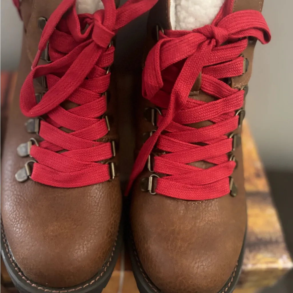 Sugar Women's Marisol Fuzzy Lug Sole Hiker Boots brand new back to school Brown Size 6 - Image 3