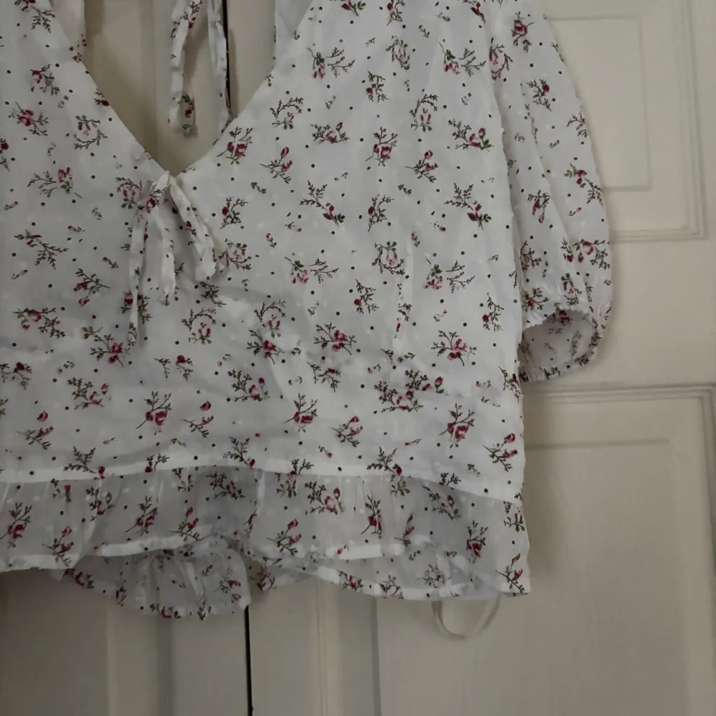 NWT Arula White Babydoll Crop Top with pink floral pattern and embroidery Size 3X - Image 2