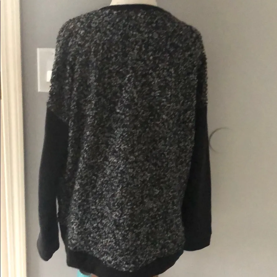 Forever 21 Boucle sweatshirt - Image 3