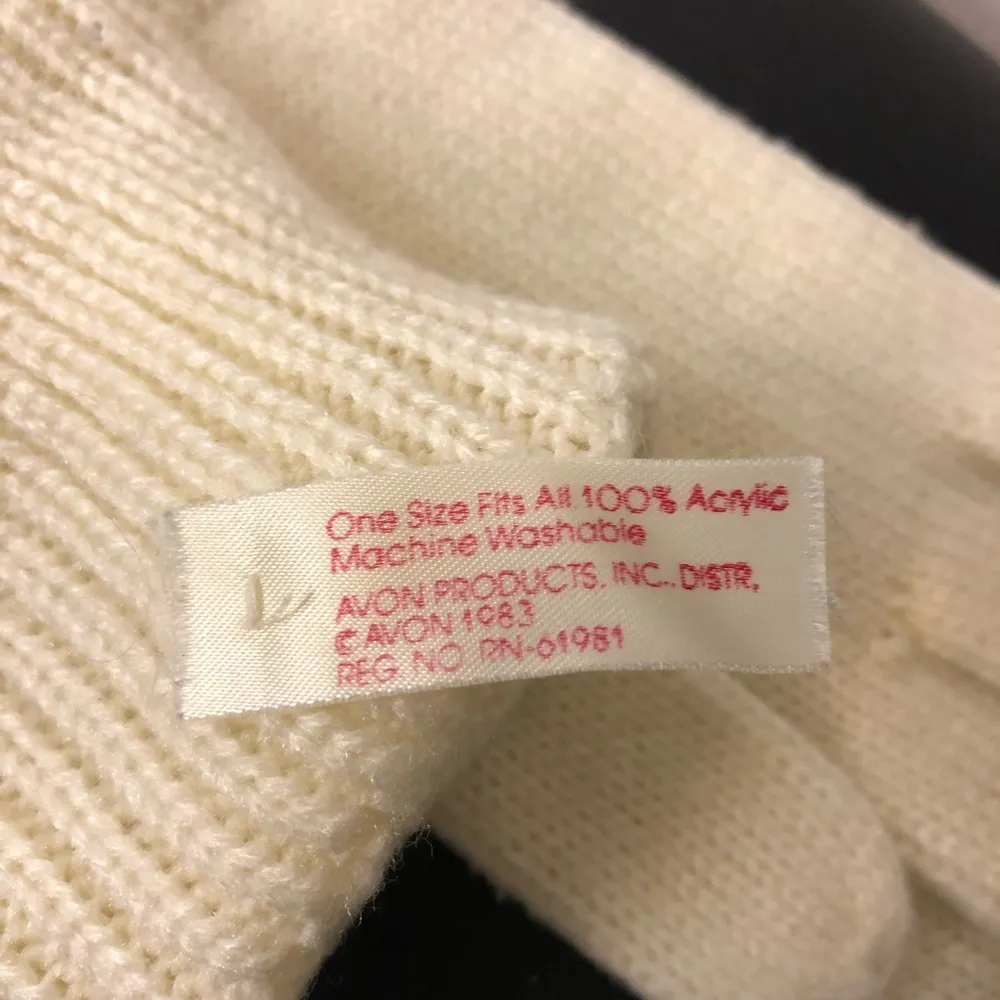 Avon Vintage Cozy Cream Knit Gloves. White - Image 7