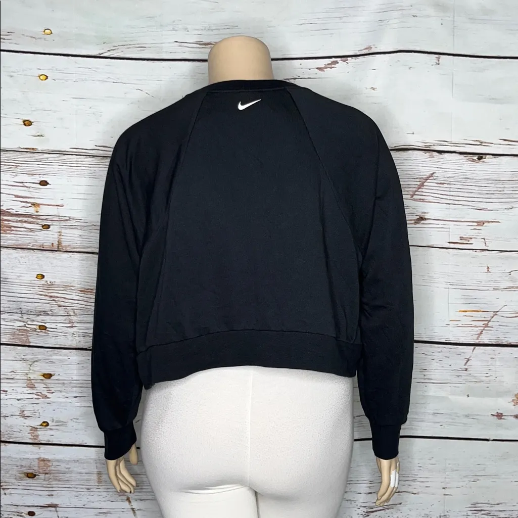 Nike Women's Plus Size 2X Black - White Logo Crewneck Crop Sweatshirt Top - Image 3