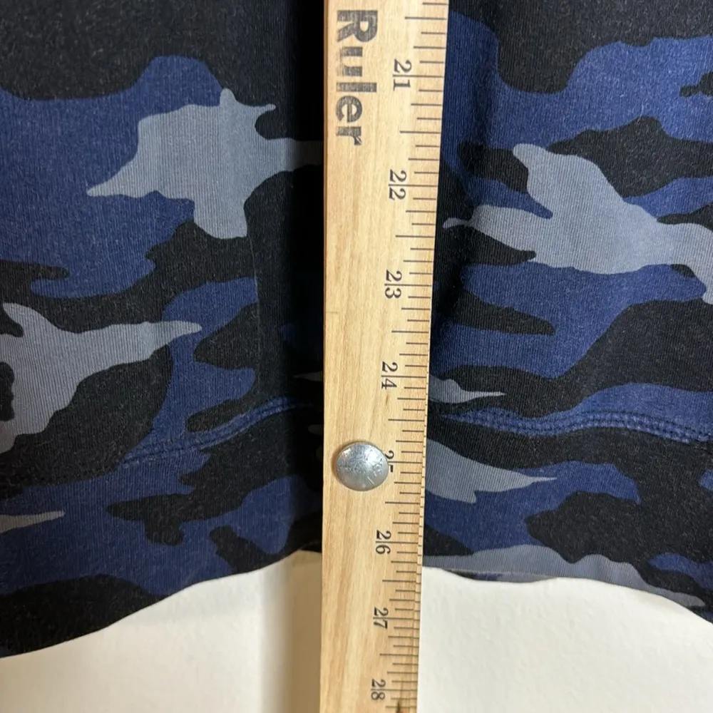 Athleta ladies blue camo triumph pullover crewneck sweater size medium - Image 7