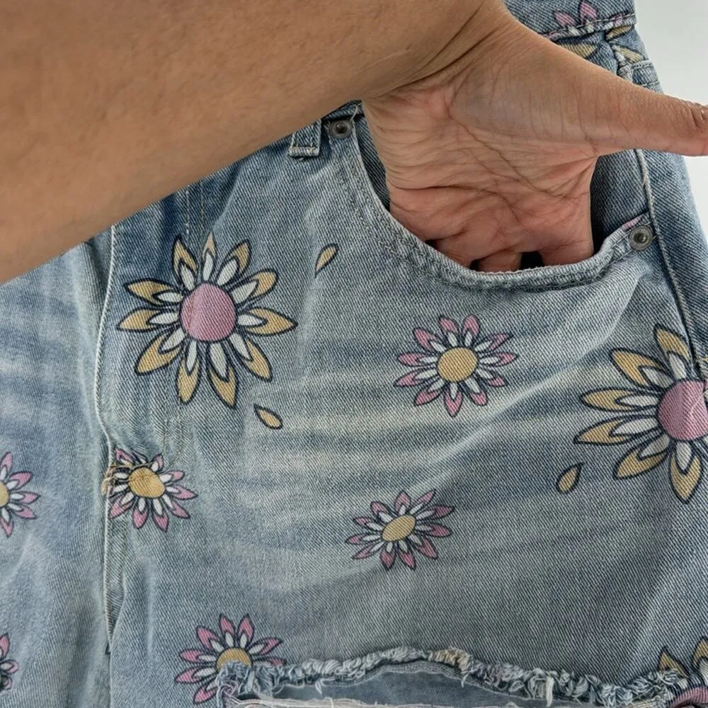 NoBo No Boundaries daisy print frayed cuff shorts cheeky festival  size 13 - Image 4