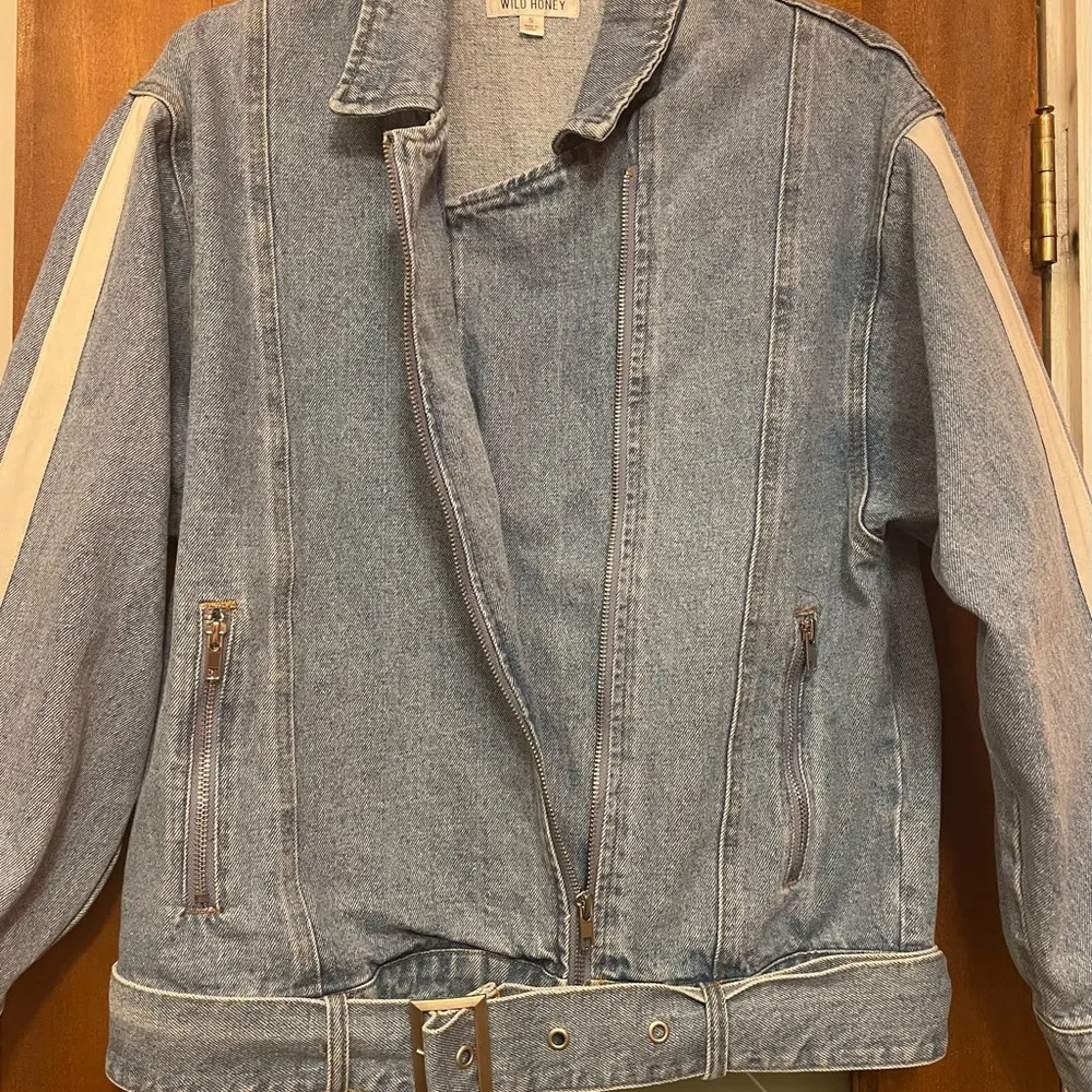 Wild Honey Women Vintage Lite Wash Denim Jean Bomber Jacket w Belt Size Sm - Image 5