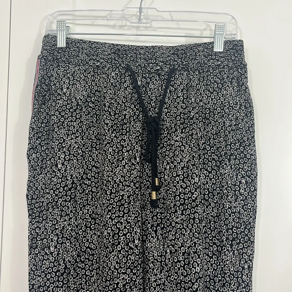 Anthropologie ett:twa Small Black, Gray Floral Print Track Stripe Crop Joggers - Image 6
