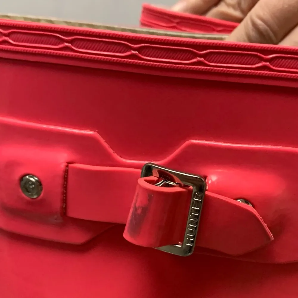 HUNTER rain boots black and pink size 8M/9F - Image 9