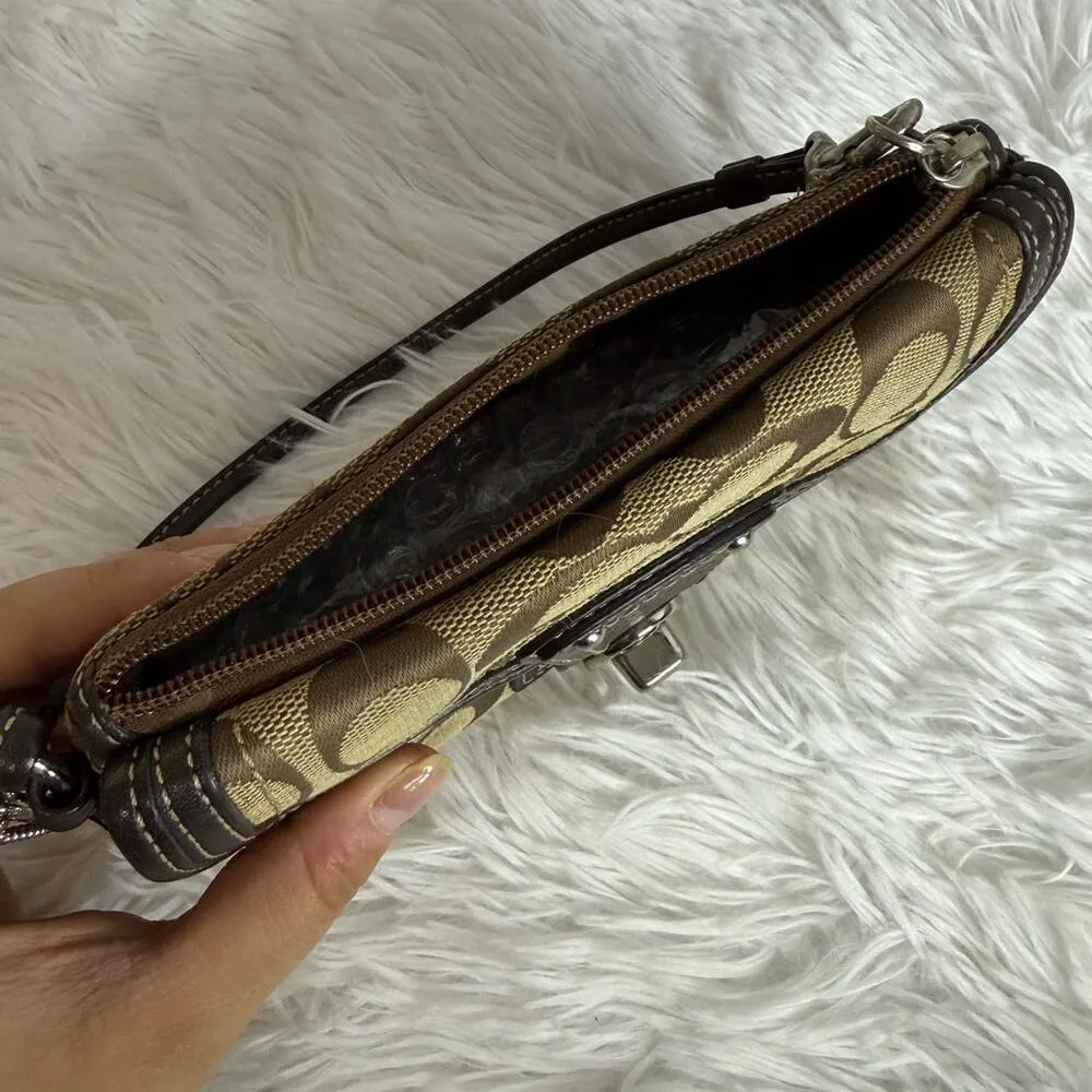 y2k COACH Turnlock Brown Signature Canvas Wristlet - Image 4