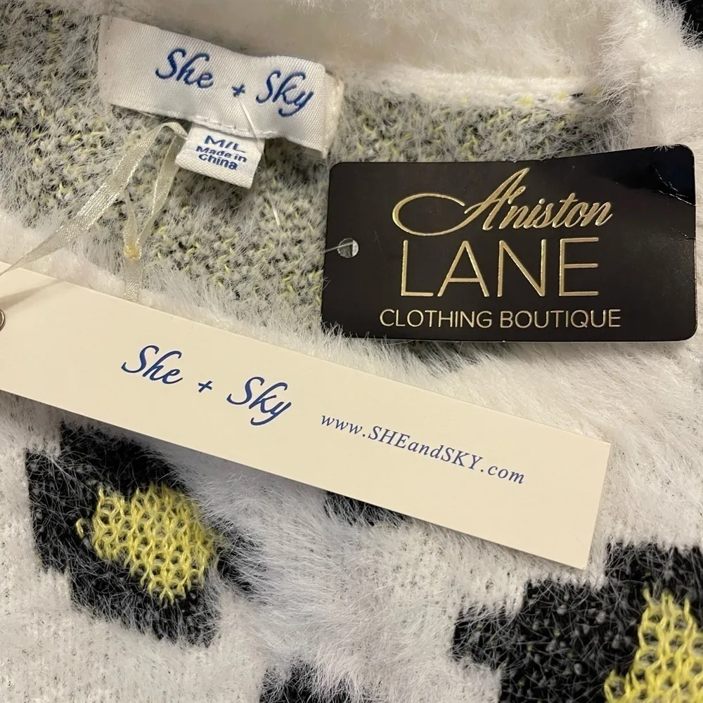 She + Sky fuzzy leopard sweater cream w/yellow & black spots crew neck NWT Sz M - Image 4