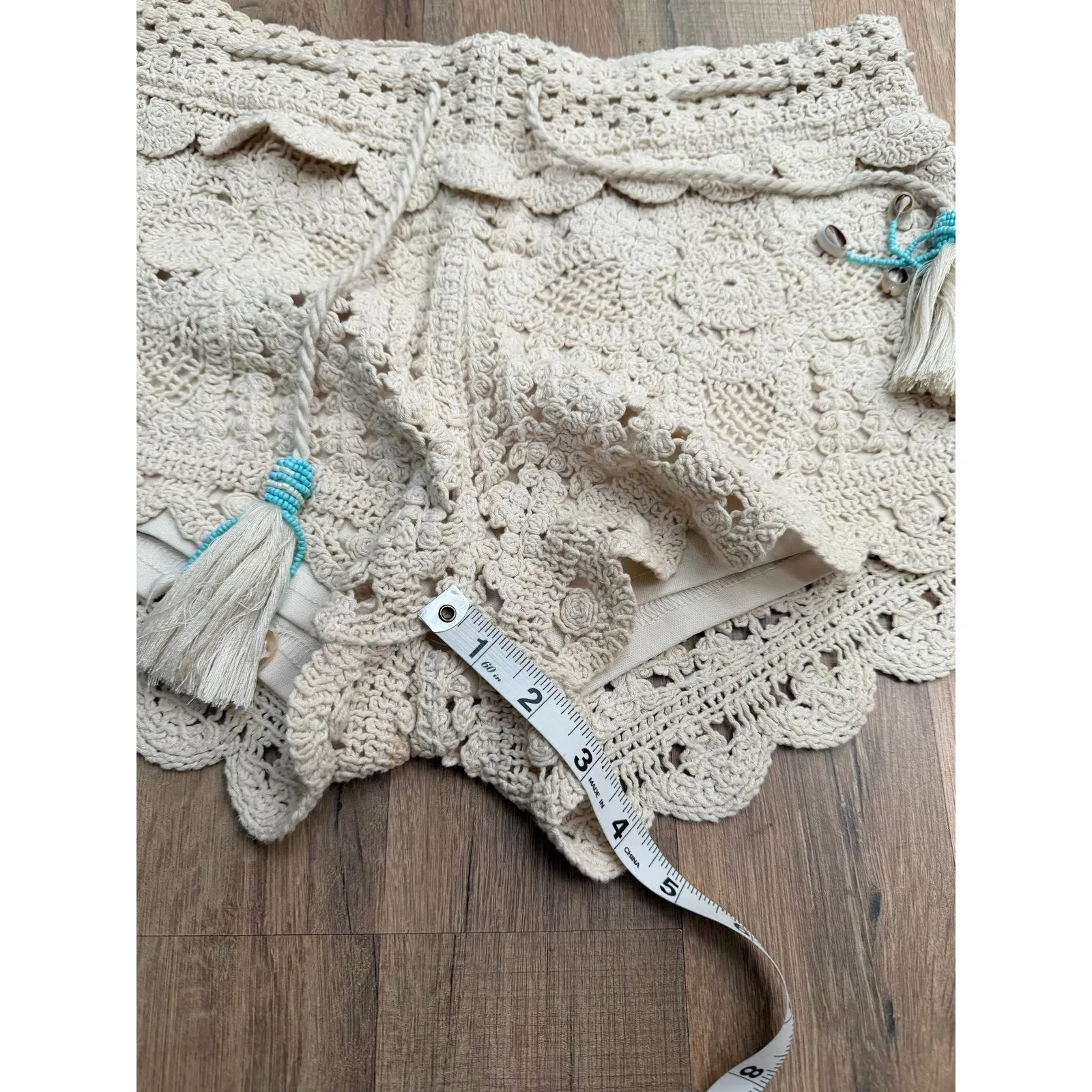 Surf Gypsy Crochet Lace Shorts Ivory Boho Festival Tassel Lined Size L - Image 9
