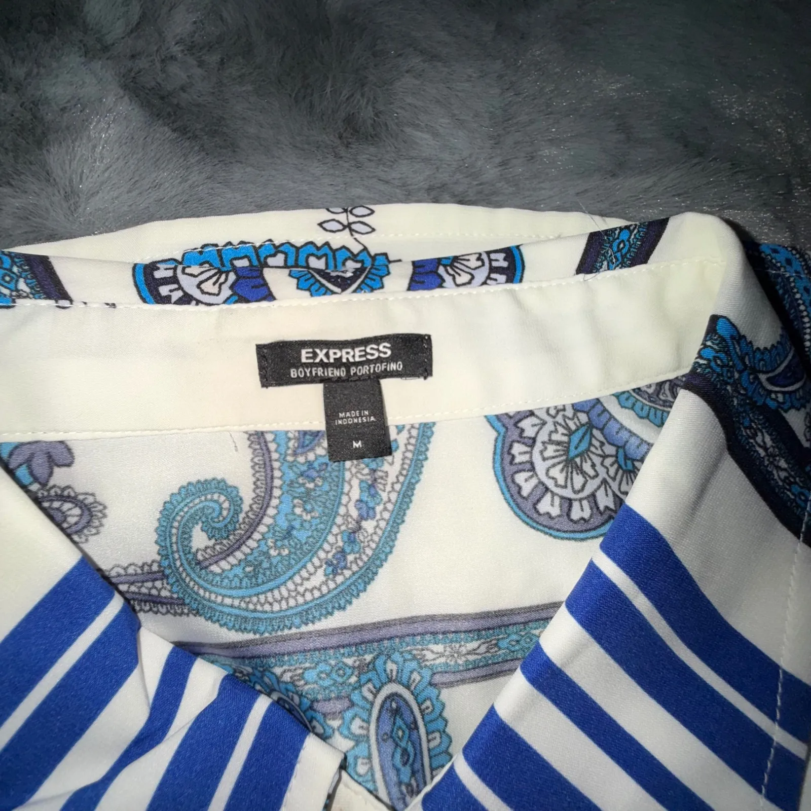 Express Boyfriend Portofino M Blue‎ White Paisley Stripe Button Up Blouse Silky - Image 3