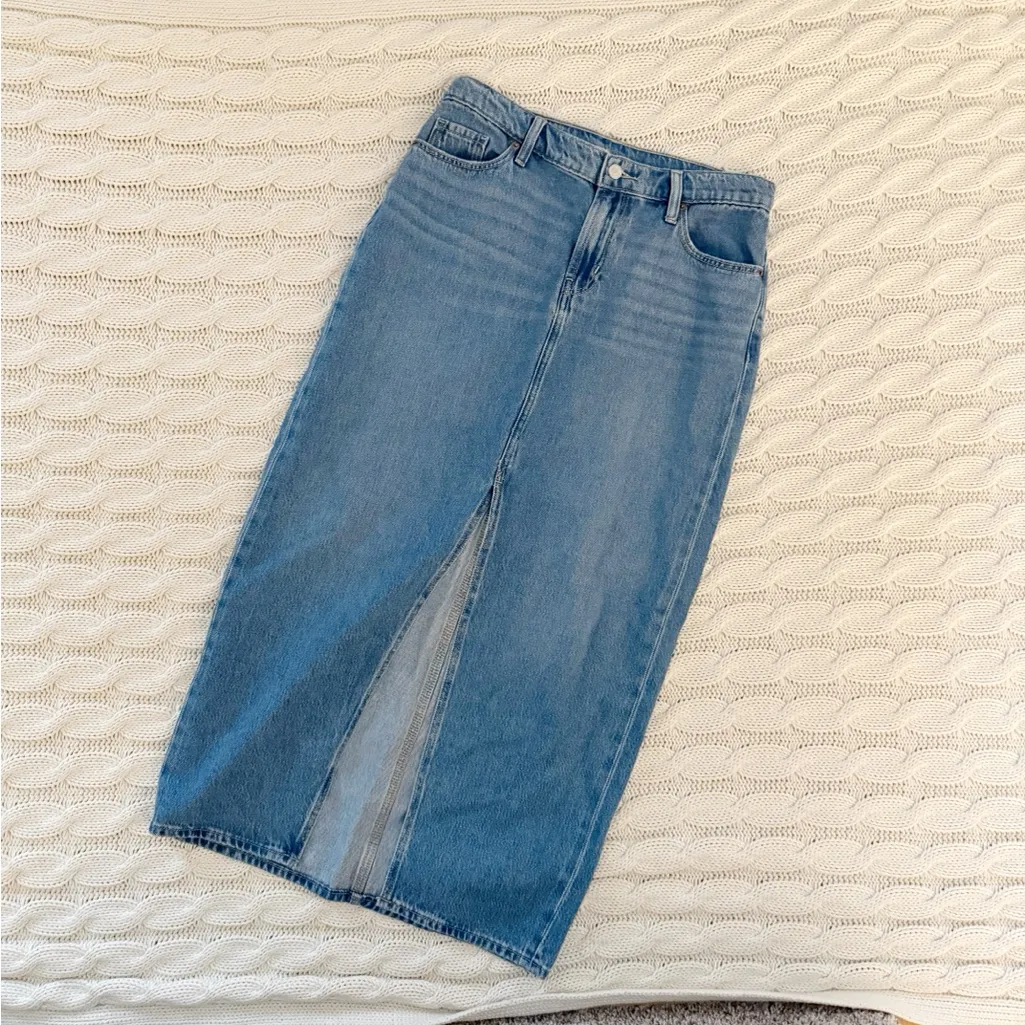 Old Navy Drapey Denim Maxi Skirt - Image 2